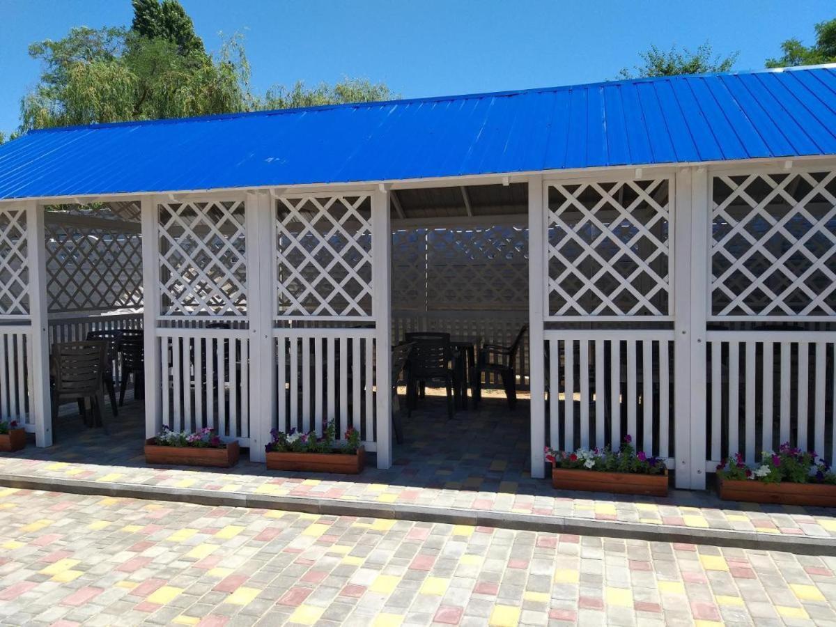 Гостиница "Атлант" Zaliznyy Port Exterior photo
